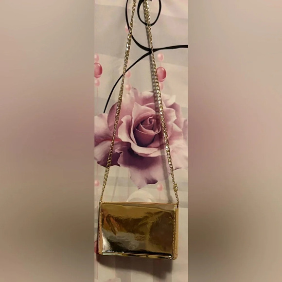 Mossimo Shiny Gold Crossbody or Shoulder Bag Wallet Style Gold Tone Chain Handle - Picture 1 of 4